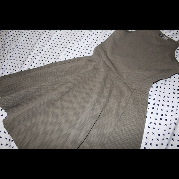 Dress - Picture 5 of 5